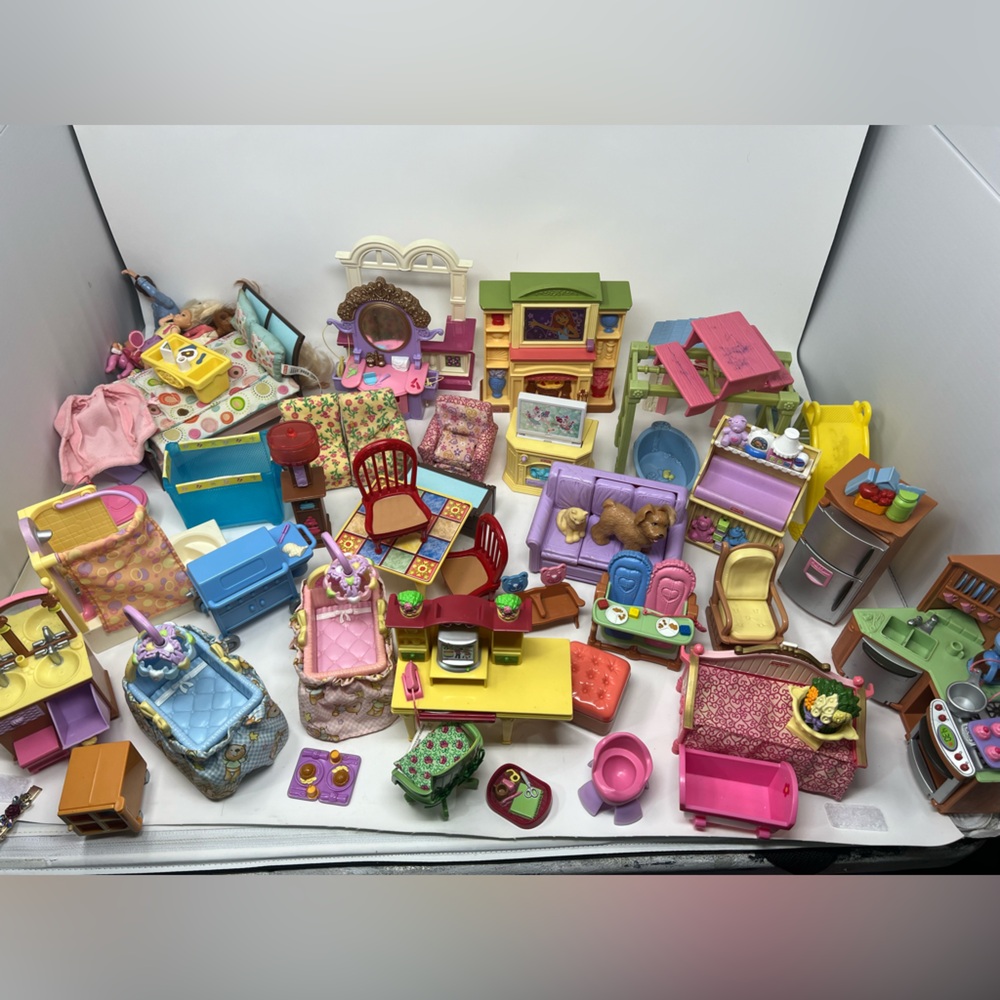 Fisher-Price Loving Family Dollhouse LOT Furniture, Dolls & Accessories